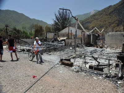 Dört oteli küle çeviren yangından geriye bu görüntüler kaldı