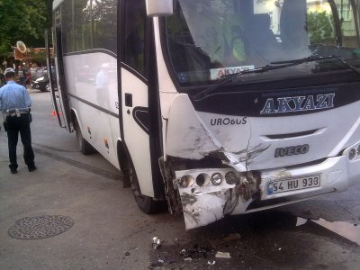 Düğün konvoyunda kaza: 4 yaralı