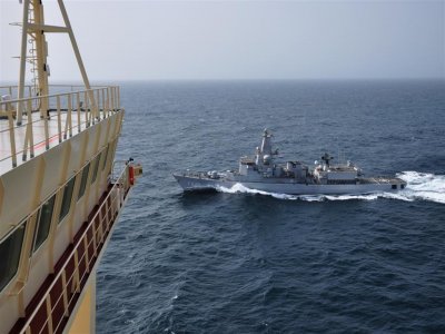 Dünyanın En Büyük Gemisine Nato Refakati