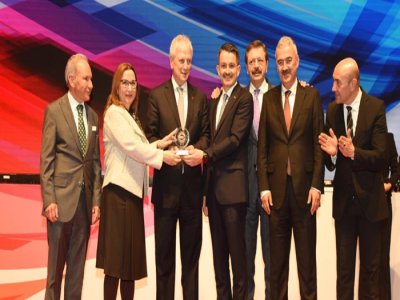 EBSO, İZTO VE İTB’NİN ÜYE ÖDÜLLENDİRME TÖRENİ’NDE TARİHİ BİRLİKTELİK