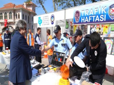 Edremit`Te Karayolları Trafik Haftası Kutlandı
