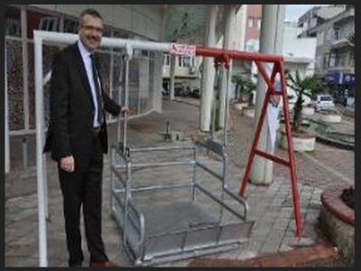 Engellilere Özel Salıncak Yapıldı