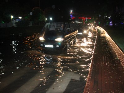 Ereğli yarım saatlik yağmur ve fırtınaya teslim oldu