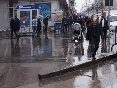 Erzurum'a mevsimin ilk yağmuru düştü