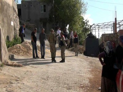 Eşini ve kızını öldürdükten sonra kendi yaşamına son verdi