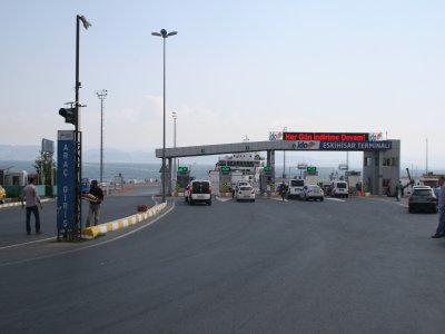 Eskihisar-Topçular'da feribot kuyruğu azaldı