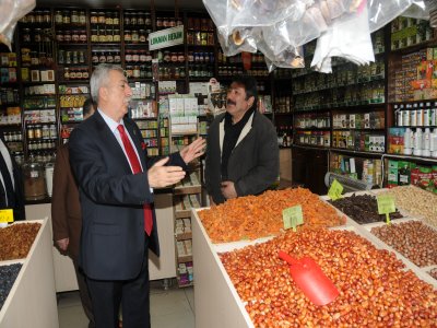 Esnafın hafta sonu ve tatil günündeki çalışma ruhsat harçları düşürüldü