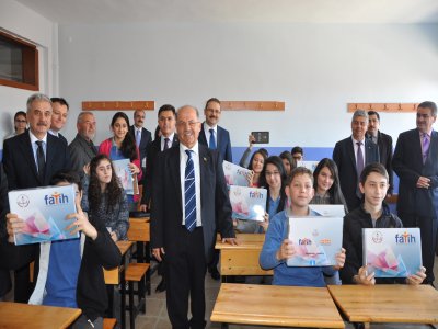 Fatih Projesi kapsamında 2 bin 885 tablet bilgisayar dağıtıldı