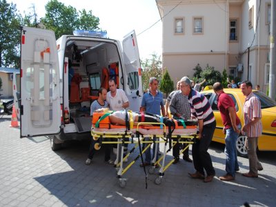 Fındık işçilerini taşıyan kamyonet devrildi: 15 yaralı