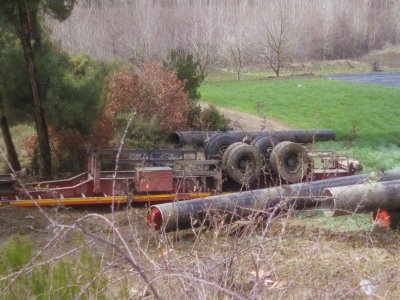 Freni tutmayan boru yüklü TIR devrildi: 1 yaralı