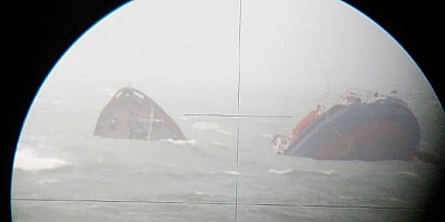 Genel kargo gemisi ikiye ayrıldı, battı - VİDEO