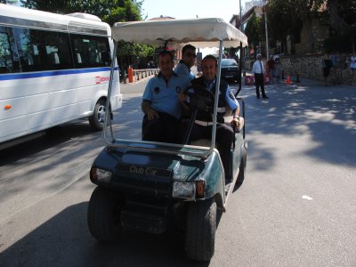 Golf arabaları Side'de engelli ve yaşlı turistlere hizmet veriyor