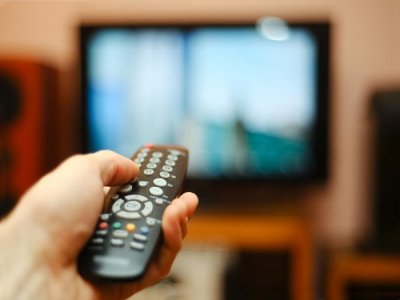GÜNDE 5 SAAT TV BAŞINDA GEÇİYOR!