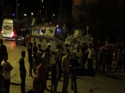 Hakkari'de polis aracı devrildi: 3 polis yaralandı