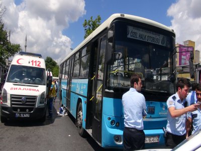 Halk otobüsünün altında can verdi