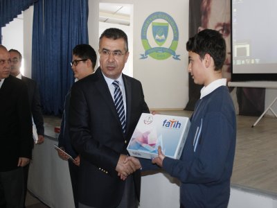 Hatay'da öğrencilere tablet bilgisayar dağıtıldı