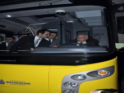 İETT Akademi kuruldu, Vali Mutlu simülatörde otobüs kullandı