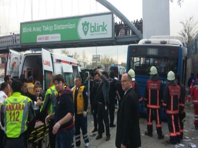İki otobüsün karıştığı kazada 1 ölü, çok sayıda yaralı var