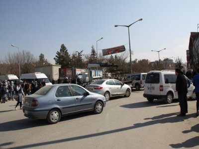 İki otomobil çarpıştı: 2 yaralı