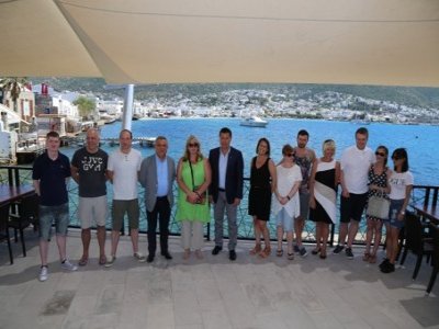 İNGİLİZ TURİSTLER BODRUM`A HAYRAN KALDI