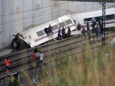 İspanya`da Tren Kazası: 77 Ölü