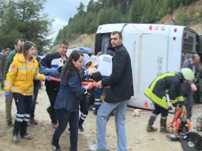 Isparta'da yolcu otobüsü devrildi: 3 ölü, çok sayıda yaralı