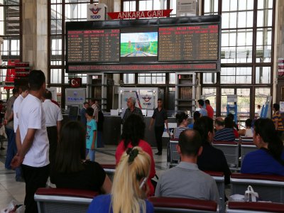 İstanbul Yönüne Giden YHT`lerde Yer Kalmadı