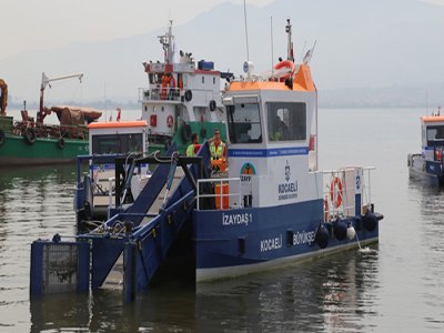 İZAYDAŞ, KÖRFEZ`DEN 1 YILDA 380 TON ÇÖP TOPLANDI