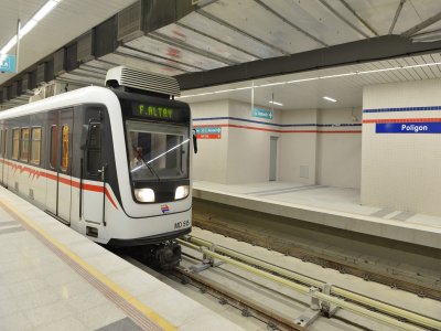 İzmir Metrosu`nun Deneme Sürüşü Başladı