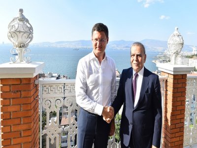 İZMİR TURUNA ÇIKTI