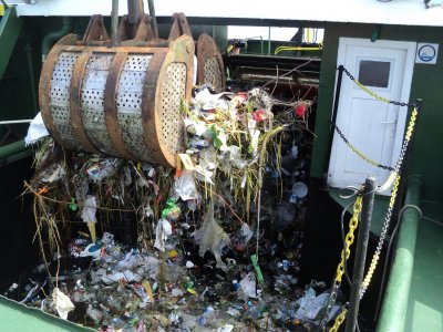 İzmir’de 4 ayda denizden 671 ton çöp toplandı