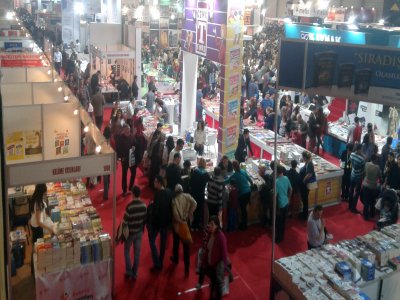 İzmirliler Kitap Fuarı’na akın etti