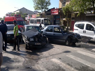Kahramanmaraş’ta zincirleme trafik kazası: 3 yaralı