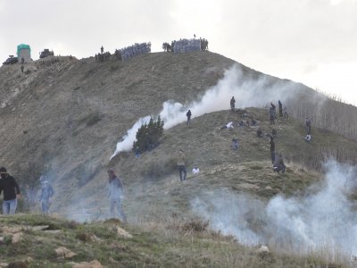Kalekol inşaatında gerginlik: 1'i ağır 2 yaralı