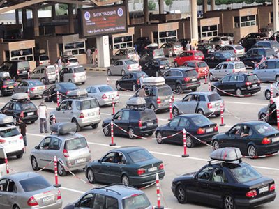 Kapıkule’de bir günde 7 bin 433 araç yurda giriş yaptı