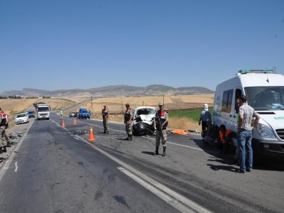 Kaza, sağlık personellerini görev dönüşü yakaladı: 2 ölü, 8 yaralı
