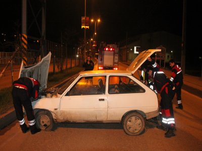 Kaza yaptığı otomobilini bırakıp kaçtı