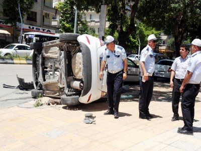 Kırmızı ışık ihlali takla attırdı, 2 yaralı