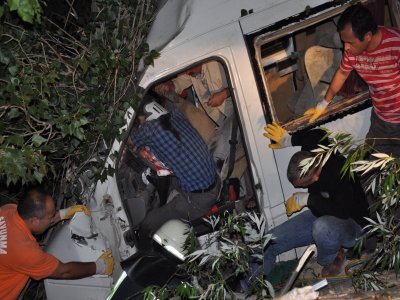 Kırşehir'de kaza: 2 ölü, 13 yaralı