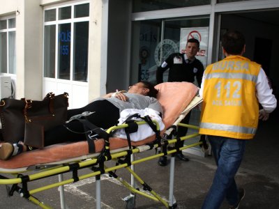 Kolunu pres ütü makinesine kaptırdı