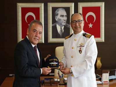 KOMUTANLARDAN BAŞKAN BÖCEK`E ZİYARET