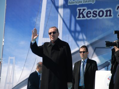 Körfezi 6 Dakikada Geçirecek Köprünün Kesonları Denize Batırıldı