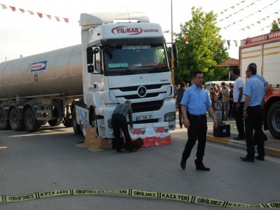 Lise öğrencisi kız, yolun karşısına geçerken tankerin altında kaldı
