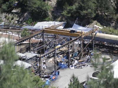 Maden ocağının iki hava kapısı duvar örülerek kapatılıyor