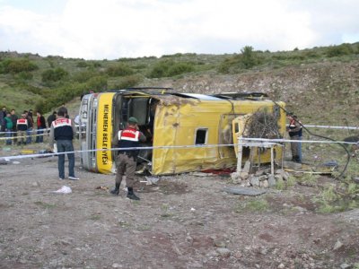 Menemen'de otobüs devrildi: 6 ölü, 35 yaralı