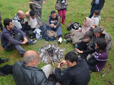 Meriç Nehri ortasında mahsur kalan kaçaklar kurtarıldı