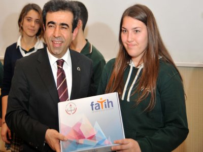 Mersin'de bin 232 tablet bilgisayar dağıtıldı