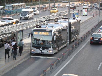 Metrobüste Aktarmasız Ulaşım İçin İki Yeni Hat Geliyor