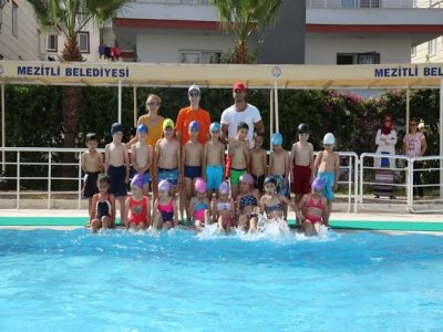 MEZİTLİ`DE YÜZME KURSLARI BAŞLADI