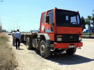 Motorlu polis trafik kazasında ağır yaralandı